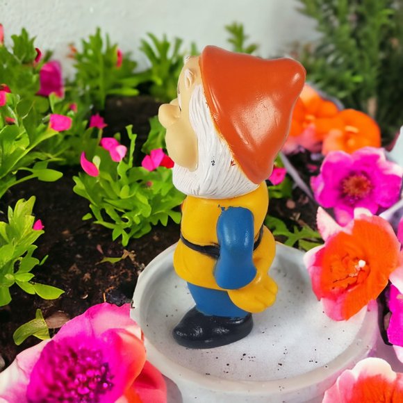 Disney's the Seven Dwarfs 7-Colorful Rubber Squeak Toys a Snow White Colectible - Picture 9 of 16